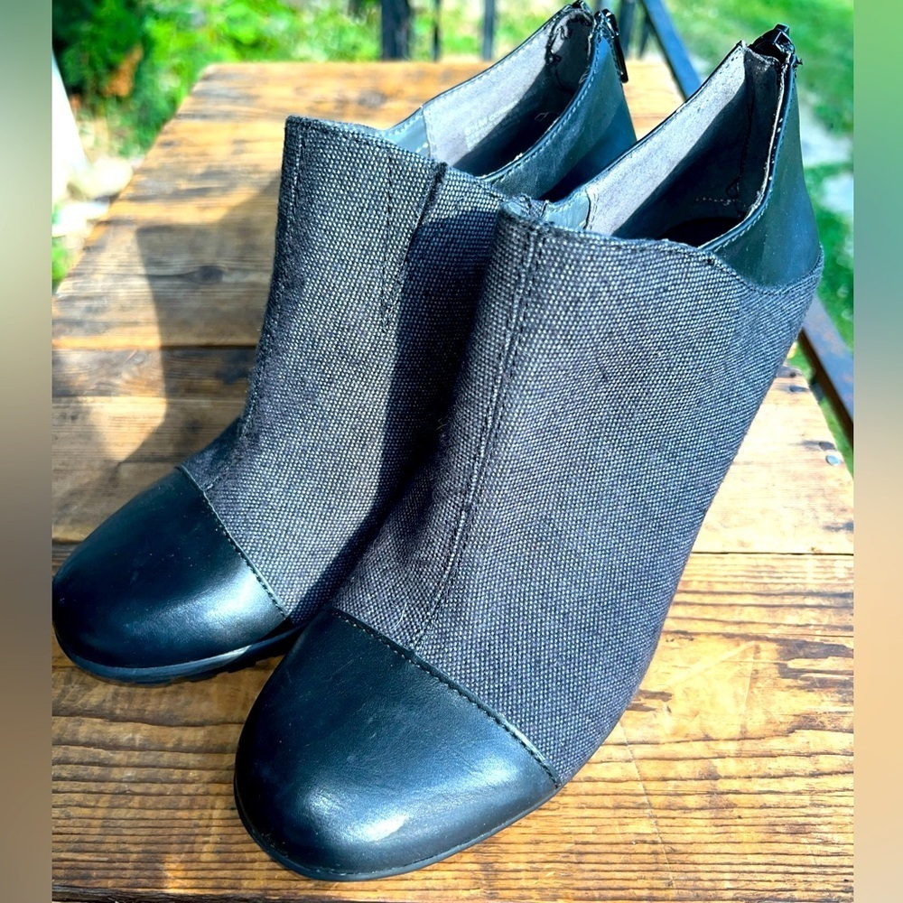 AEROSOLES Heelrest Women’s SZ 8.5 Boots Heels Wedges Ankle Fabric/Leather